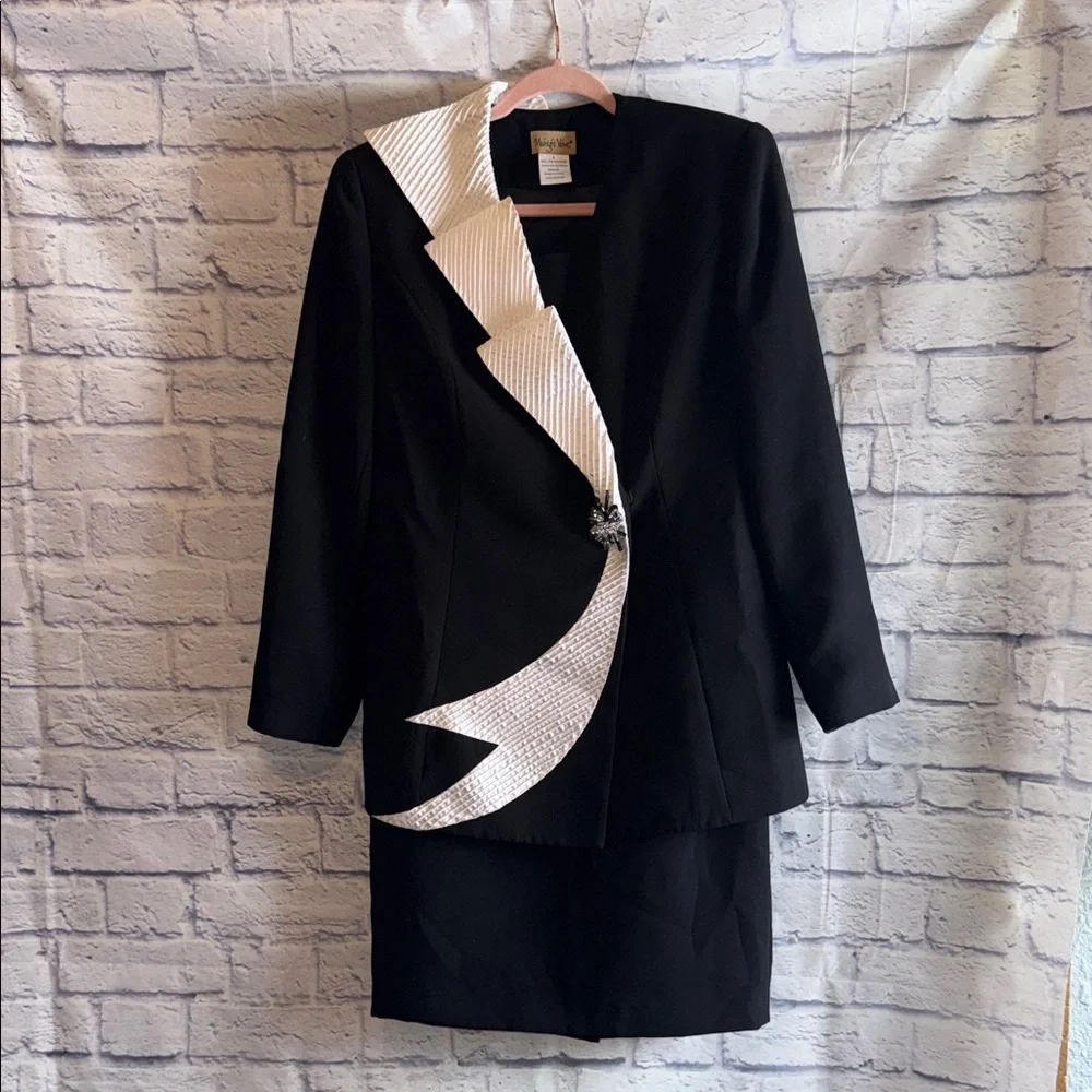 Elegant Black and White Women's Jacket with Skirt - Picture 1 of 13